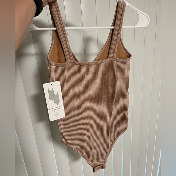 Aura Tan Bodysuit - Picture 3 of 6